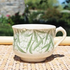 Ancienne tasse à café en faïence de Creil et Montereau / Muguet