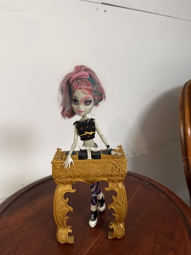Poupée monster high - poupée,