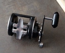 Moulinet vintage Penn 320 GTI bon état