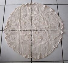 Napperon ancien en dentelle au fuseau, rond (diamètre70 cm) couleur écru