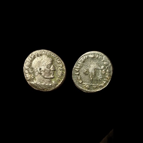 R33 monnaie romaine follis - -,