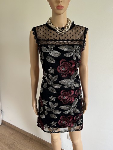 Robe noire brodée sans - et,