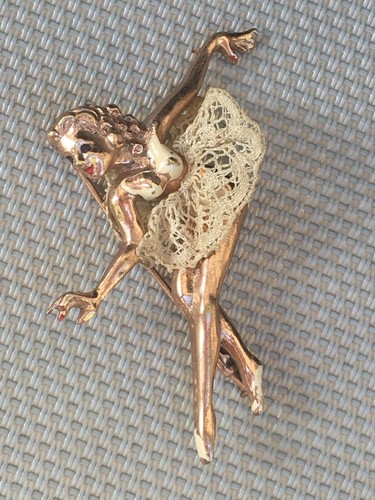 Ancienne broche ballerine - , avec