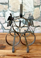 sympathique range bouteille vin en fer forgé. 4 emplacements