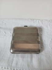 Boîte à cigarettes en argent