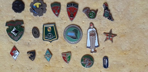 Pin insignes militaires - pin's,