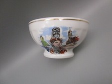 Petit bol ancien en porcelaine
