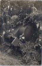 37 - CARTE PHOTO - deraillement du Paris Le croisic rapide n�7