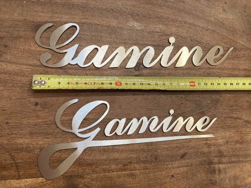Insigne calandre gamine - insigne,