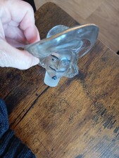 Bouchon de carafe ancien en verre moulé chapeau de mousquetaire