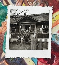 PHOTO WW2 OFFICIERS ALLEMANDS WEHRMACHT & VÉLO FAMILLE ACCUEIL 