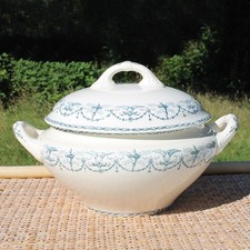 Ancienne soupière en demi