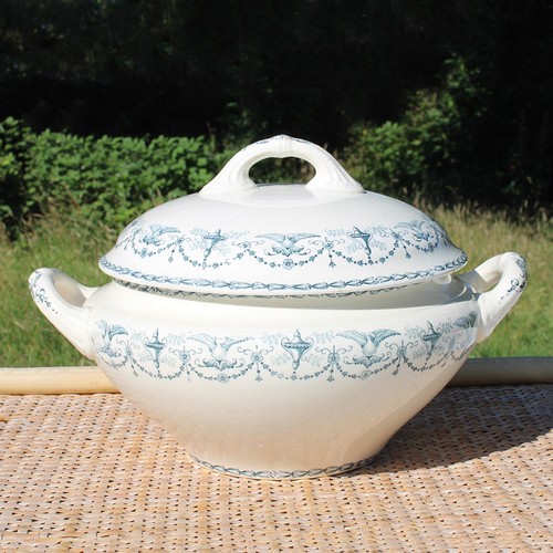 Ancienne soupière demi - ancienne, en