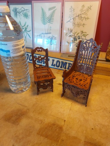 Chaises bois sculpté dentelle - chaises,