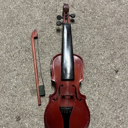 Violon miniature fer - en, fer-blanc