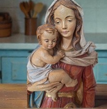 Vierge à l'Enfant sculptée