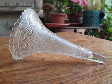 ANCIEN CORNET EN VERRE PRESSÉ