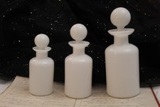 triptyque de flacons opaline blanche ancien vintage service de toilette