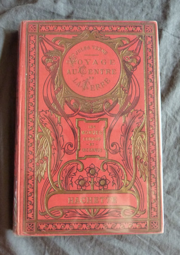 Jules verne voyage au centre - jules,