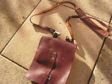 sacoche  homme       en cuir  vintage   police populaire allemande  rda (u ls2 )