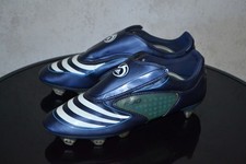 Crampons tunits Adidas F30