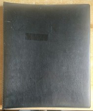 ALBUM NOIR POUR FEUILLES DE TIMBRES ENTIÈRES CONTENANT 11 POCHETTES 