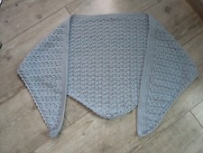 CHALE AU CROCHET EN LAINE ACRYLIQUE - FAIT MAIN - Dim: 100 x 100 X 175 cm - H 62