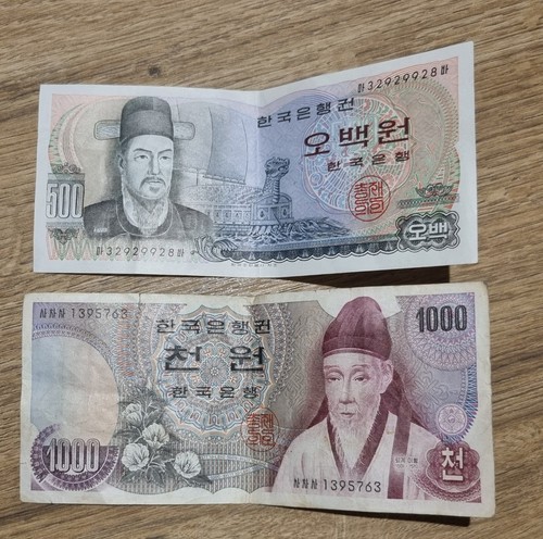 Deux billets banque - deux,