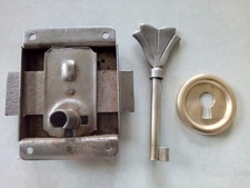 Serrure pour meuble machine à