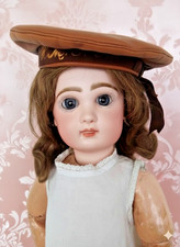 ancienne poupée Jumeau bouche fermée taille 8 avec beret de marin en cuir