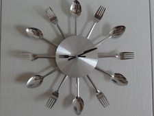 Pendule "ustensiles de cuisine" à pile 1,5v  37cm