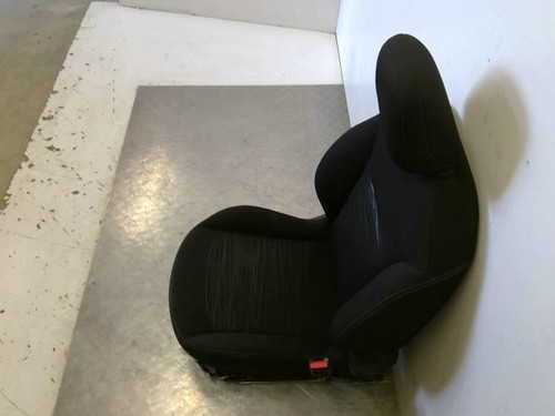 Siege avant droit - , 208