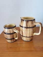 Deux pichets de taille