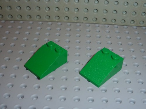 Lego green slope brick - 2, x