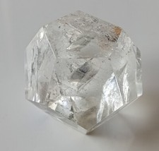 Dodécaèdre (12 faces) en Quartz (60 g).