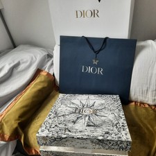 1 Boite   DIOR  51.5x54x8 un
