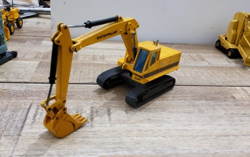 Pelleteuse caterpillar 225