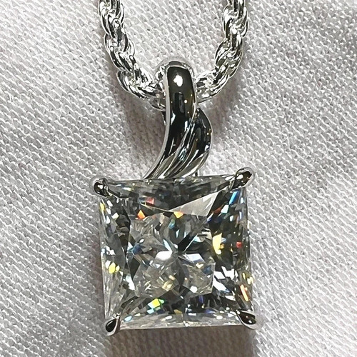 Pendentif solitaire diamant