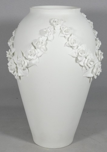 Vase aux roses biscuit de - roses,