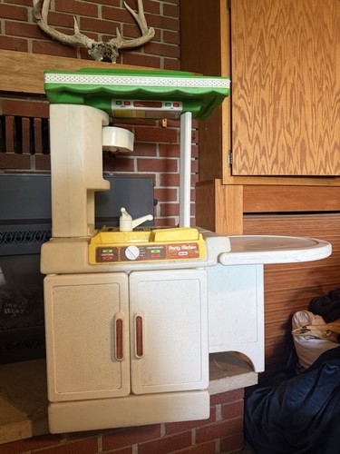 Little tikes party kitchen - tikes,