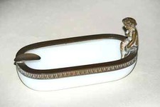 Coupelle opaline blanche vintage monture bronze ormolu putti Californian style