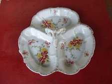 Plat ancien en porcelaine peint à la main à 3 compartiments de diamètre 30cmx30c