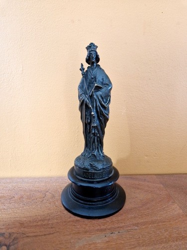 Pierre auger sculpture - sculpture, en