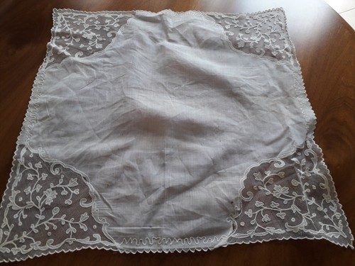 Napperon ancien angle tulle - napperon,