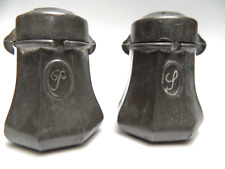 petites Salière et poivrière