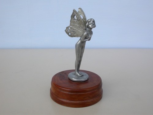 Femme papillon mascotte - papillon,