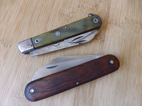 Lot anciens couteaux pliants