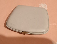 ANCIEN POUDRIER EN CUIR