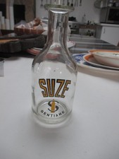 SUZE. CARAFE VINTAGE EN VERRE.