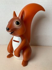 TIRELIRE PLASTIQUE ECUREUIL